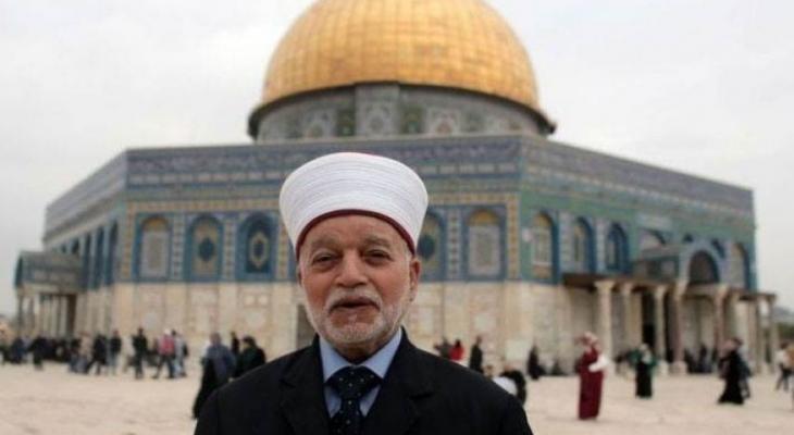 الاحتلال يُبعد مفتي القدس أسبوعاً عن “ألأقصى”