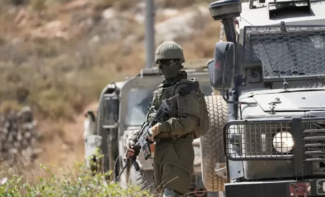 الجيش الإسرائيلي: اعتقال 4 فلسطينيين بزعم الاستيلاء على سلاح جندي جنوب الخليل