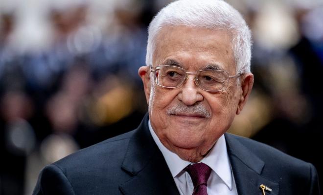 الرئيس عباس يمنح القنصل الفرنسي العام نجمة القدس من وسام القدس