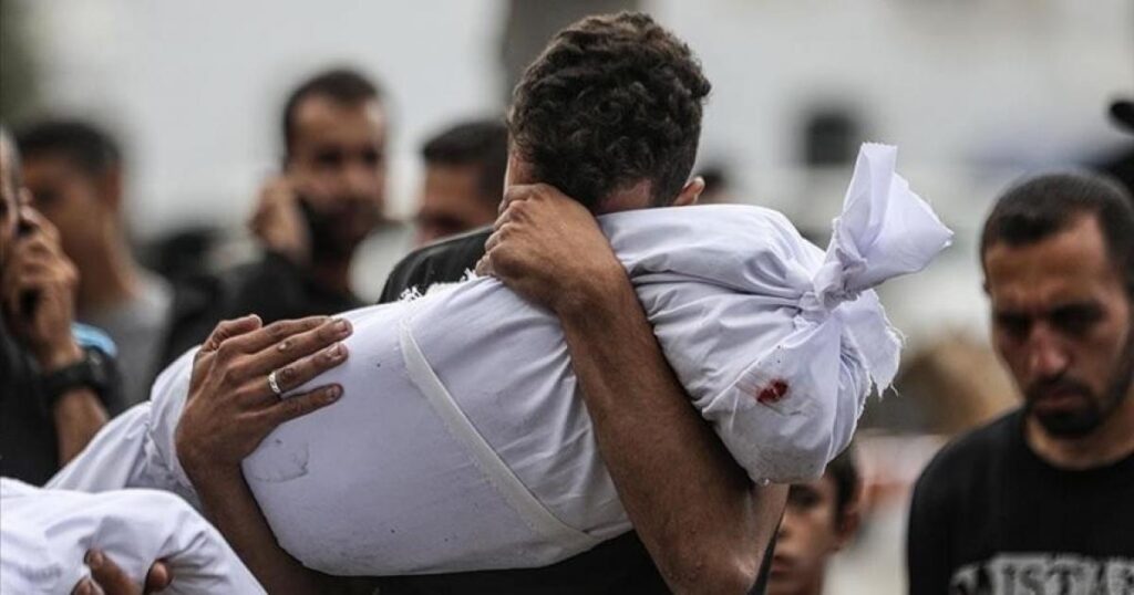 هآرتس : سلاح الجو الإسرائيلي يواصل قتل أطفال غزة بشكل روتيني