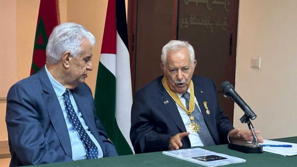 الرئيس يمنح المهندس المغربي أحمد البيّاز “نجمة يبوس” من وسام الرئيس ياسر عرفات