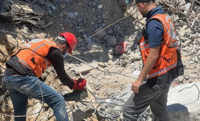 بالصور: غزة: انتشال جثامين 112 شهيدا من تحت أنقاض منازل لعائلة الحساينة في حي الصبرة