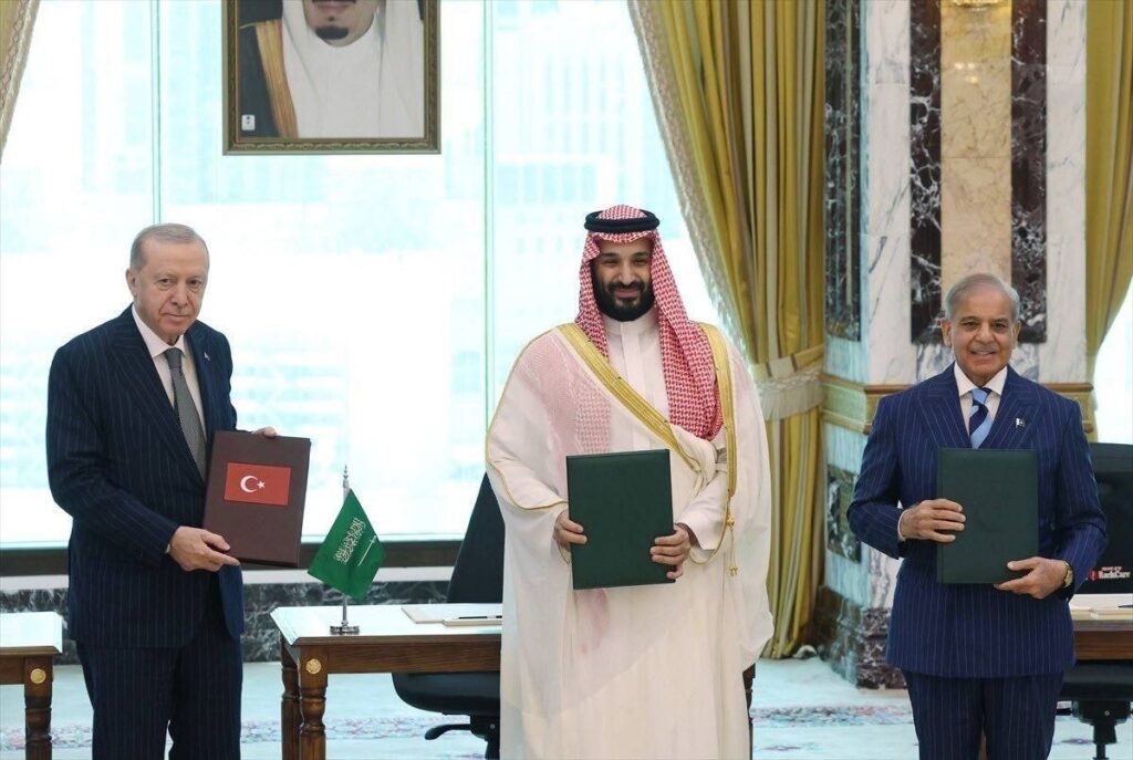 السعودية وتركيا وباكستان توقع اتفاقية مكة للدفاع المشترك