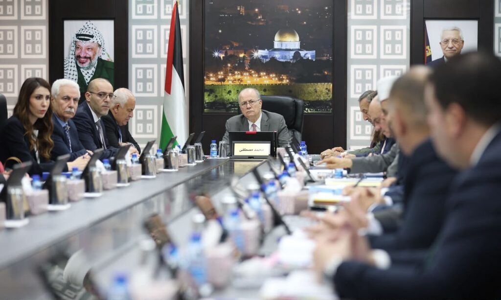 الحكومة: يجري العمل على تأمين صرف دفعة من الرواتب الأسبوع المقبل