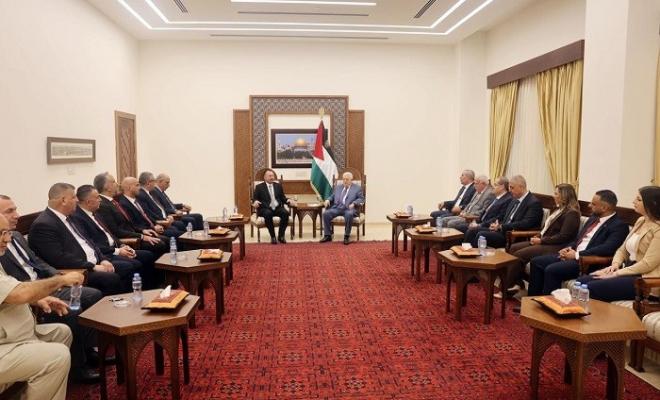 الرئيس عباس يؤكد أهمية إنجاح الانتخابات التشريعية المقبلة