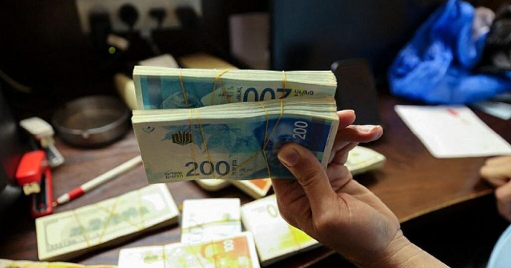 إسرائيل توافق على ترحيل 4.5 مليار شيكل من فائض النقد الفلسطيني