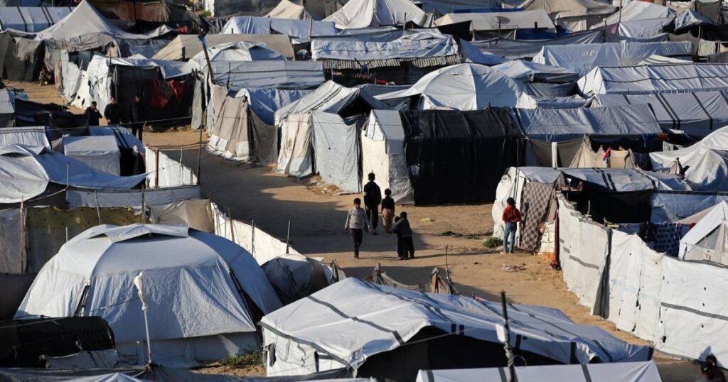 الأشغال العامة: نواجه أزمة 40 مليون طن من الركام في غزة بحفار واحد