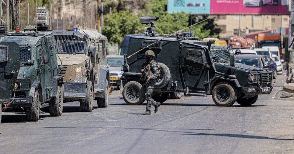 انسحاب قوات الاحتلال من مخيم قلنديا وكفر عقب بعد عدوان استمر يومين