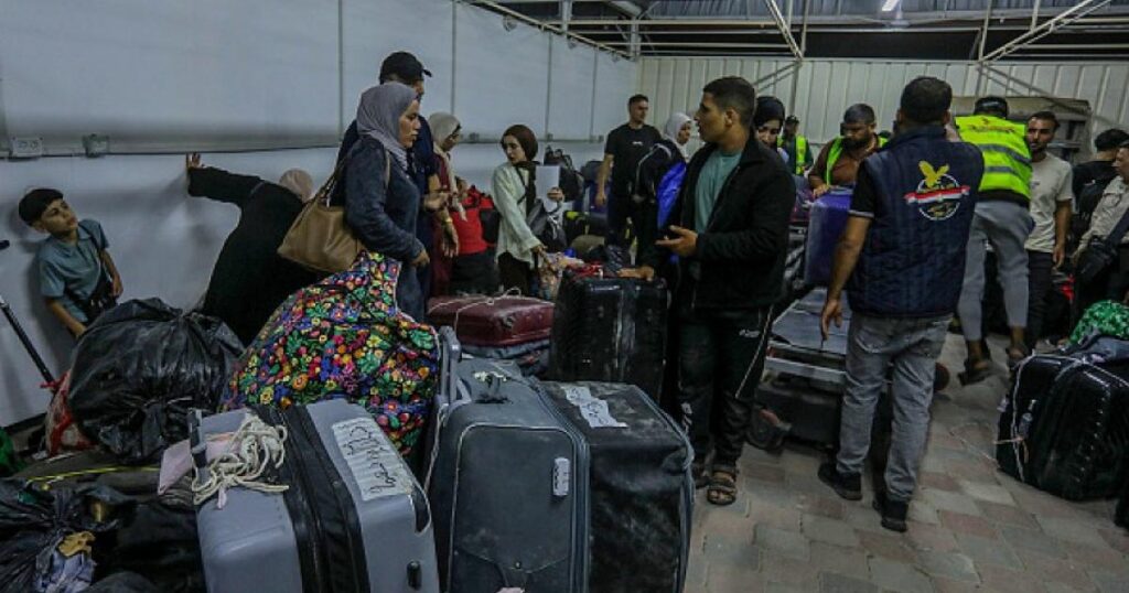 الأمم المتحدة: فلسطينيون عائدون إلى غزة يتعرضون للعنف والتفتيش ومصادرة الممتلكات