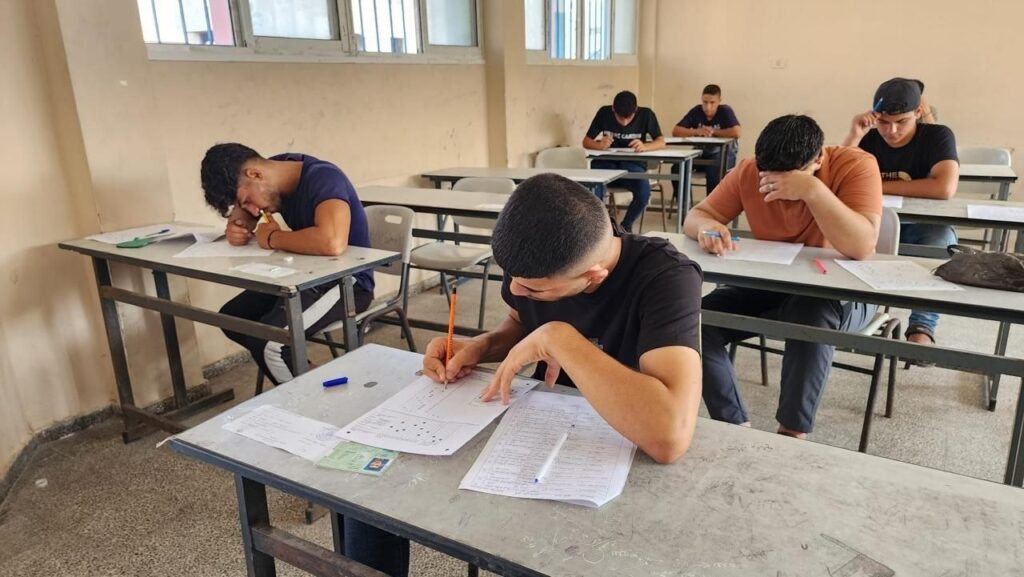 بالصور: انطلاق الدورة الثانية لامتحان الثانوية العامة 2026 في غزة “وجاهيًا”