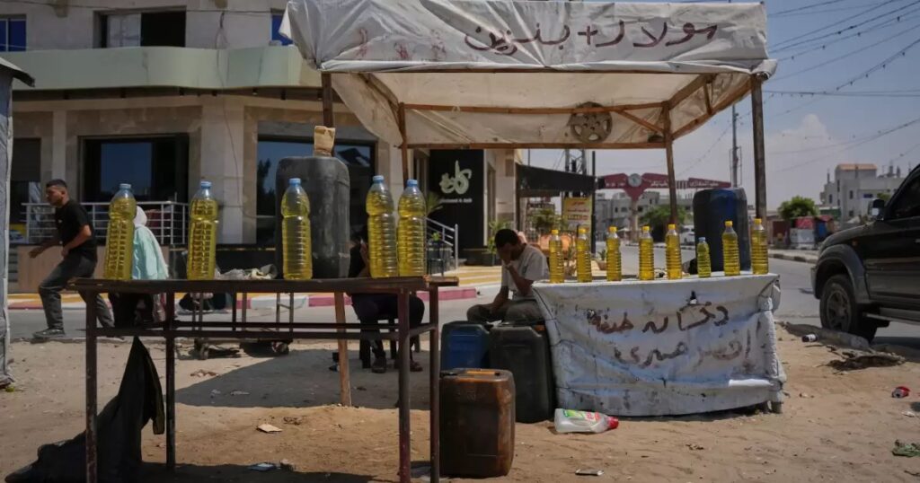 أسوشيتد برس: اتّساع تهريب السلع إلى غزة يتحول إلى تجارة بملايين الدولارات