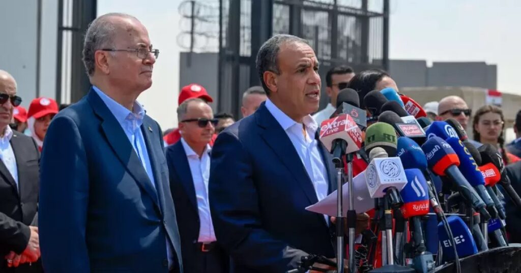 مباحثات مصرية فلسطينية لتنفيذ خارطة الطريق وتمكين السلطة في غزة والضفة